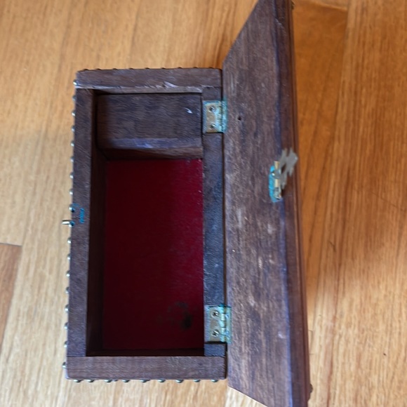 Wood treasure box - Picture 12 of 16